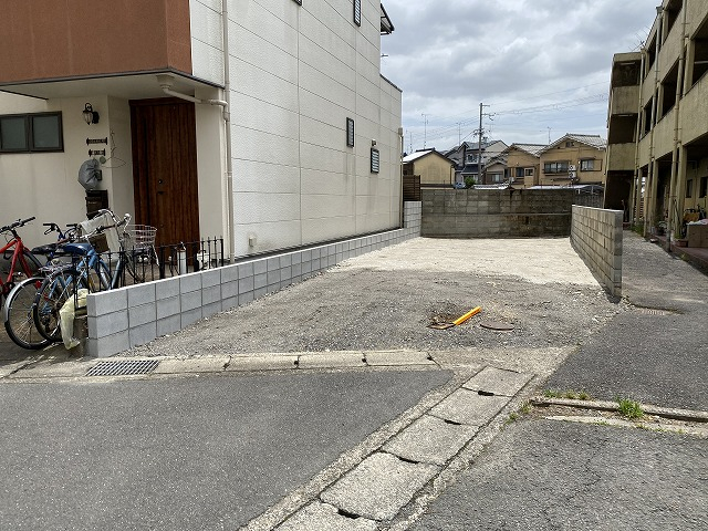 京福 帷子ノ辻駅 徒歩11分
構造:木造
土地面積:72.13平米 ( 21.81坪 ) 建物面積:79.72平米 ( 24.11坪 )