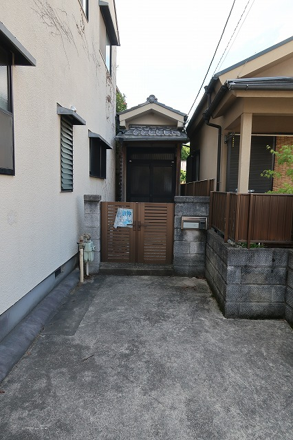 JR 嵯峨嵐山駅 徒歩8分
構造:木造
土地面積:118.17平米 ( 35.74坪 ) 建物面積:102.99平米 ( 31.15坪 )