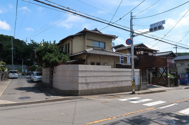 京福 宇多野駅 徒歩14分
構造:木造
土地面積:126.08平米 ( 38.13坪 ) 建物面積:122.99平米 ( 37.2坪 )