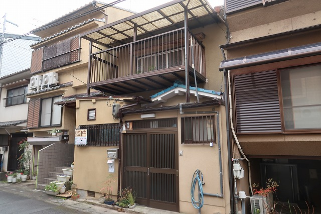 阪急 松尾大社駅 徒歩15分
構造:木造
土地面積:43.71平米 ( 13.22坪 ) 建物面積:51.63平米 ( 15.61坪 )