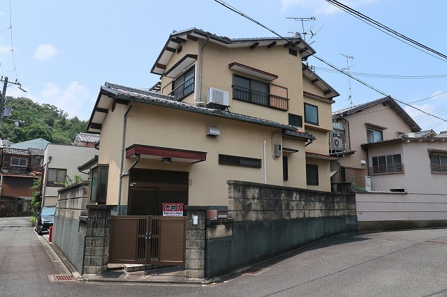 JR 花園駅 徒歩12分
土地面積:86.64平米 ( 26.2坪 )